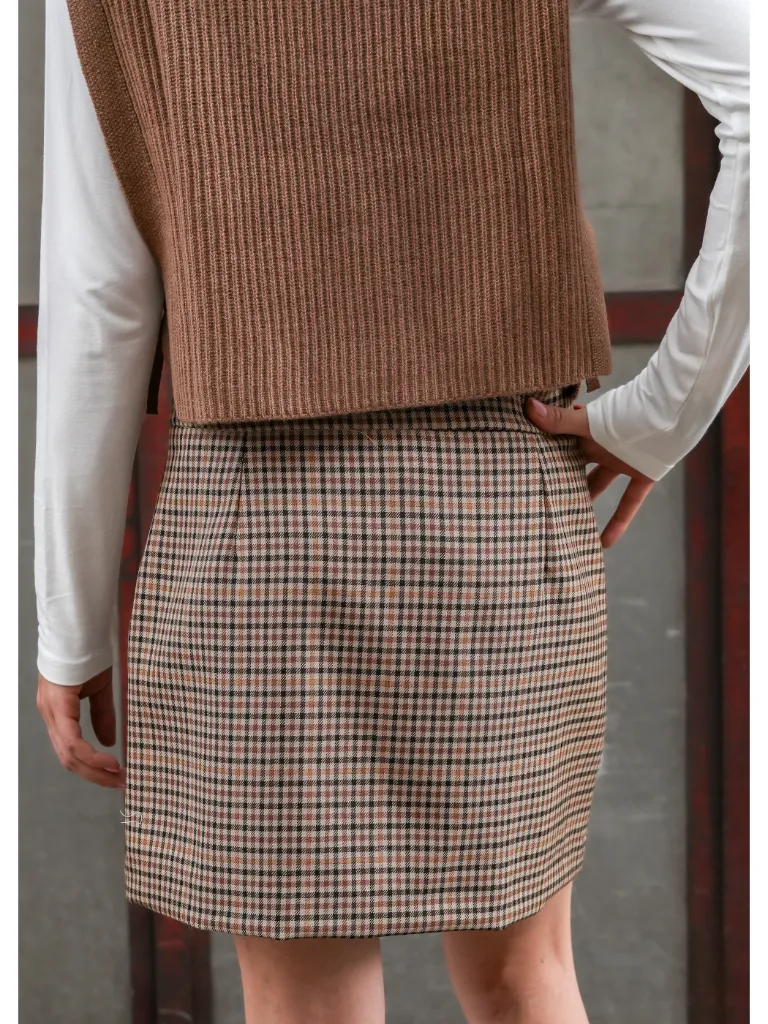 jupe-courte-a-carreaux-vichy- (1).webp