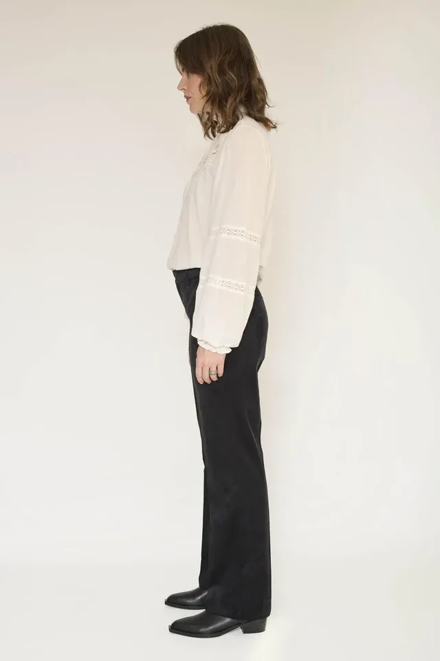 27W-POGO-BLACK-03.webp