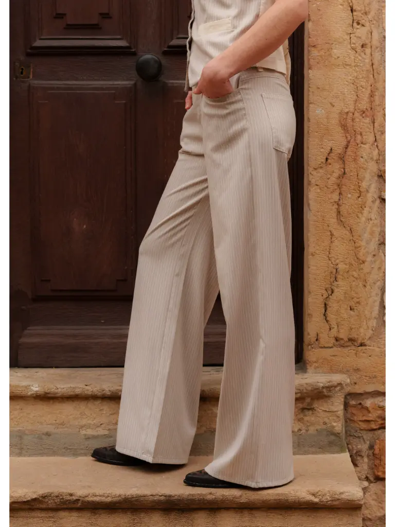 pantalon-fluide-effet-jean-a-rayures-creme- (1).webp