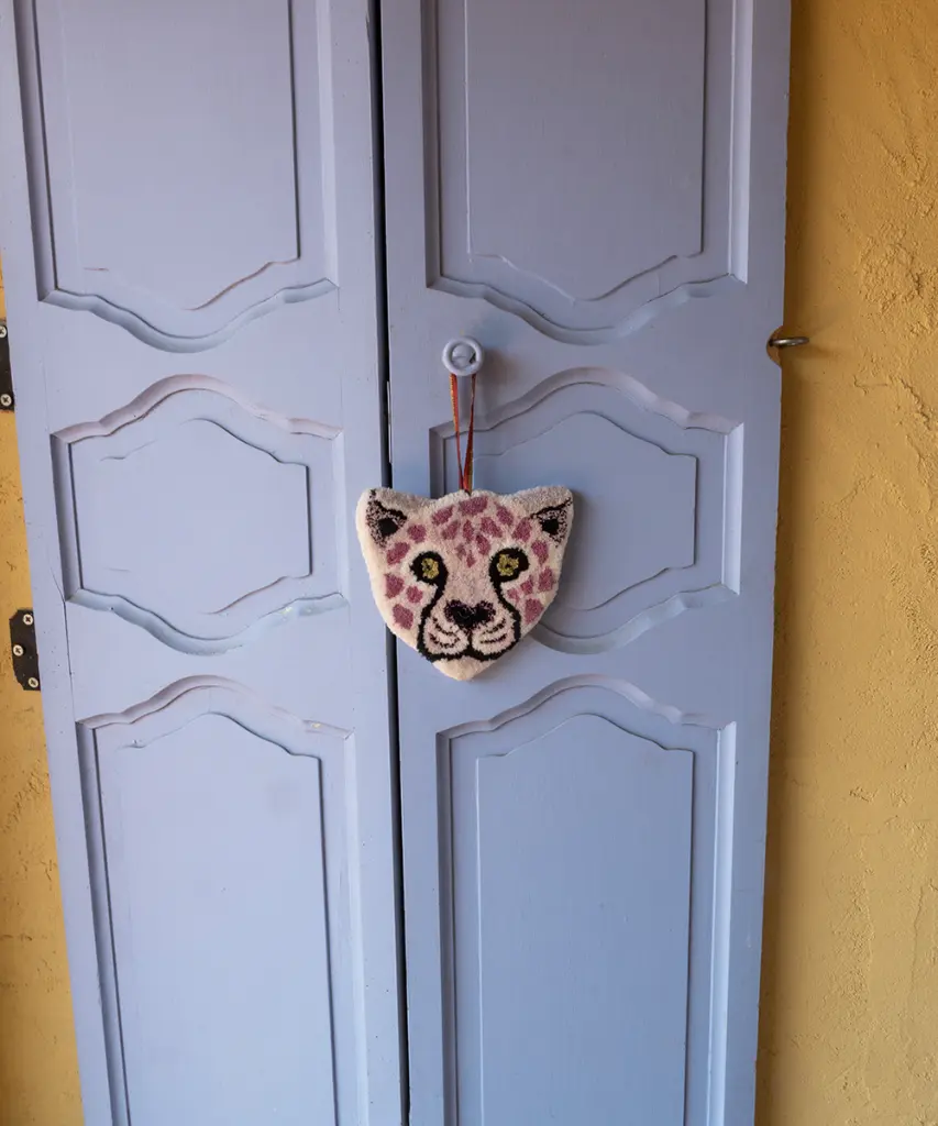 Lilly-Leopard-Gifthanger-Doing-Goods-1.45.10.105.040.1-Summer24-web-2-1.webp