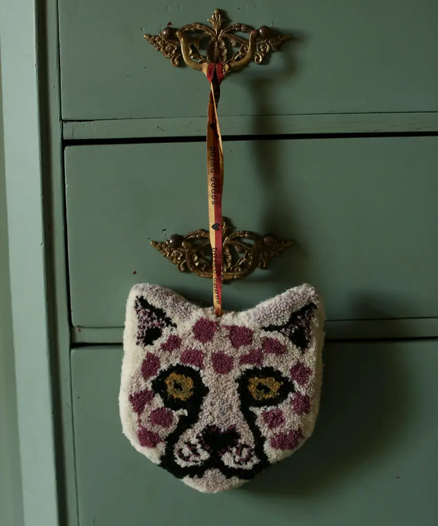 Lilly-Leopard-Gifthanger-Doing-Goods-1.45.10.105.040.1-aw24-1-web.webp