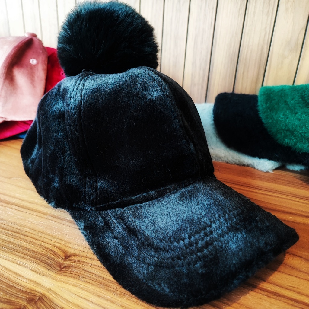 Casquette velour avec pompon