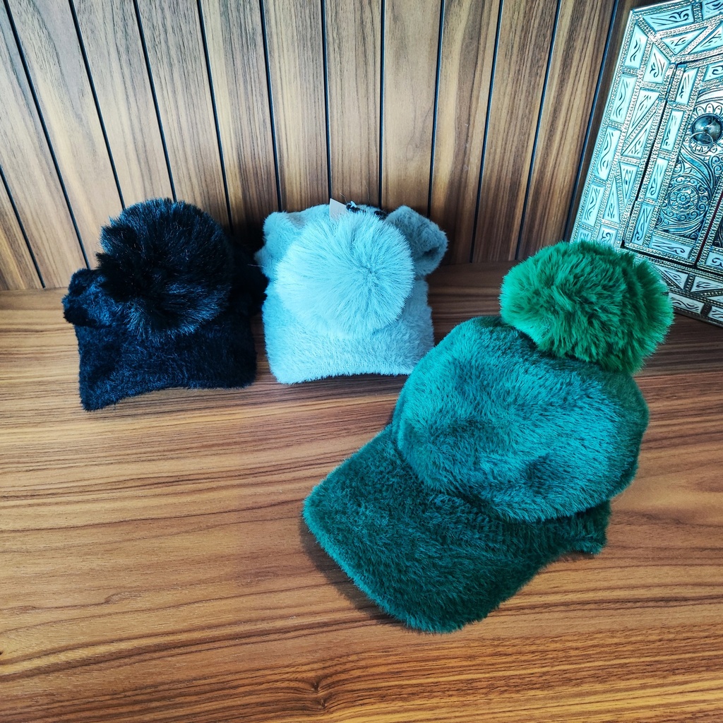 Bonnet casquette pompon